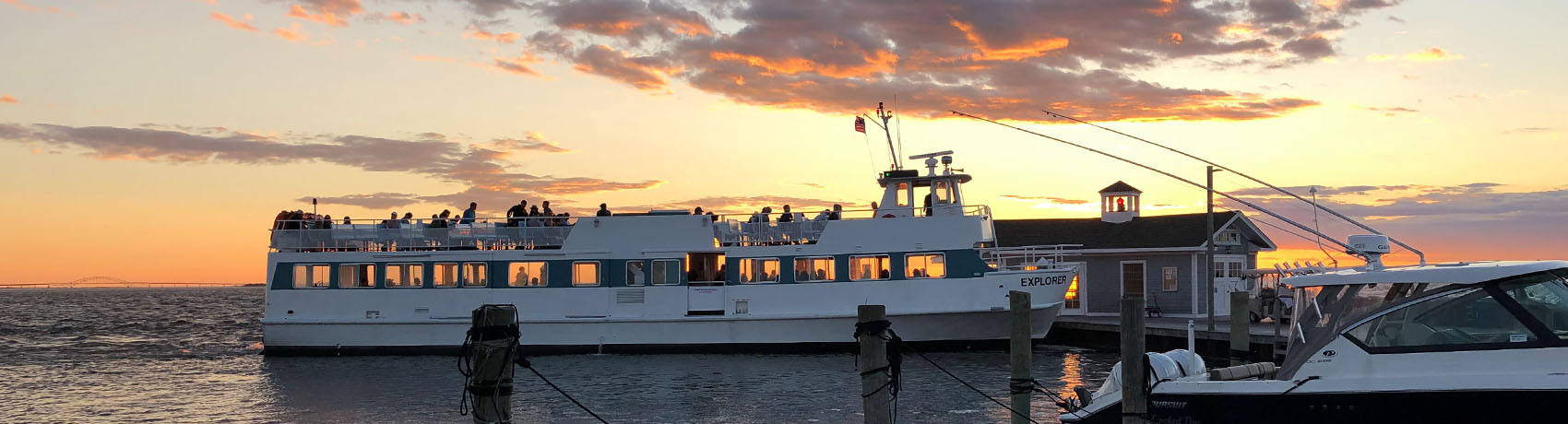 Ferry-Docking-in-Saltaire-Fire-Island